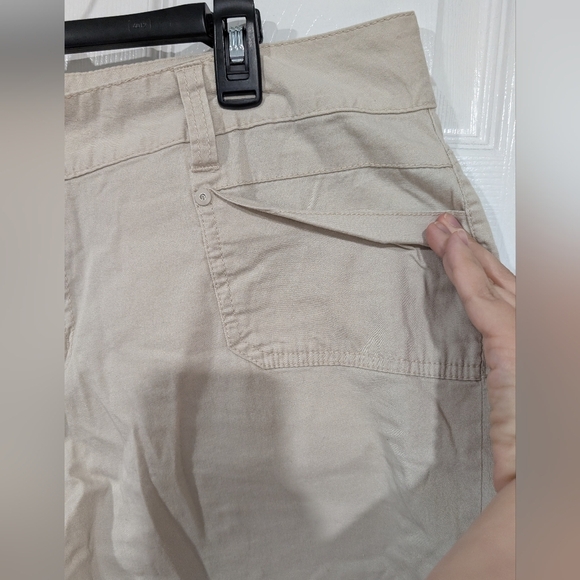 Lane Bryant Light Khaki Tan Shorts in Size 18 - Picture 4 of 11